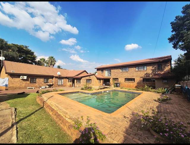 7 BEDROOM HOUSE FOR SALE IN HEUWELOORD